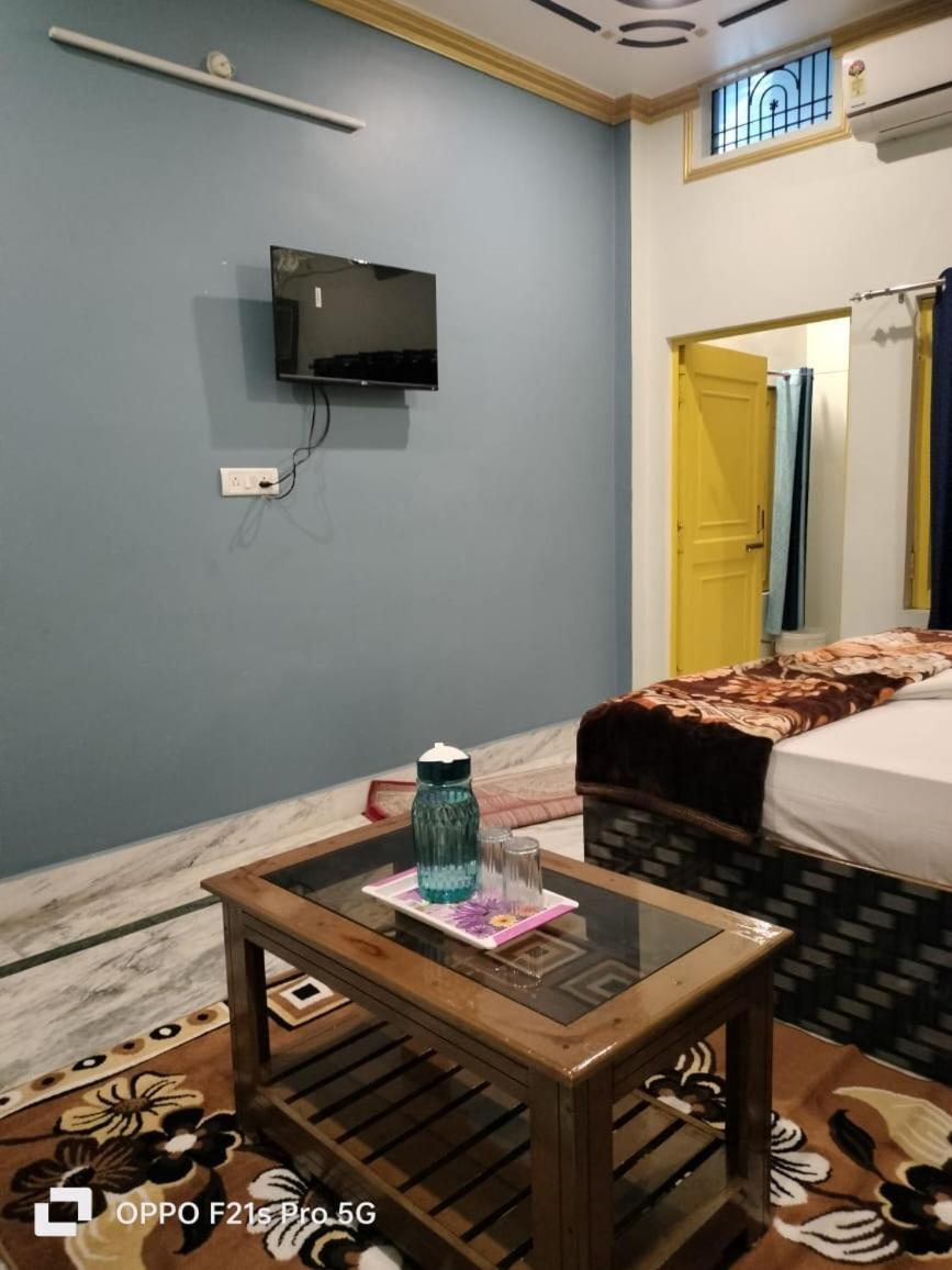 Nidhivan P. Guest house Varanasi